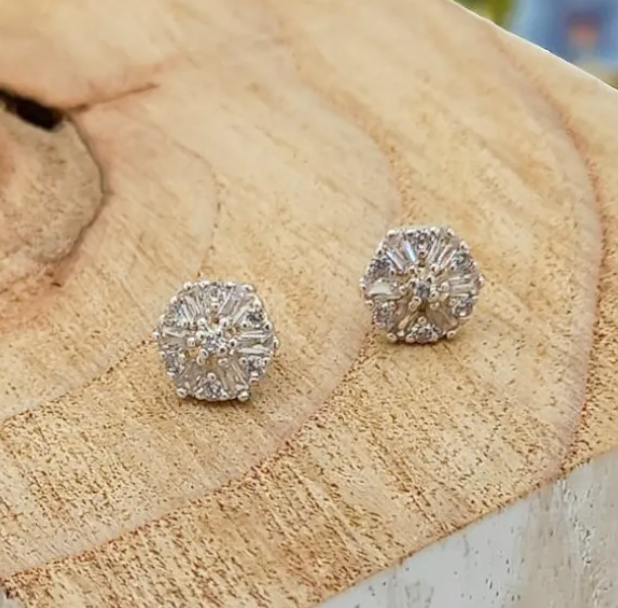 Diamante Ckuster Studs - Silver - ER092